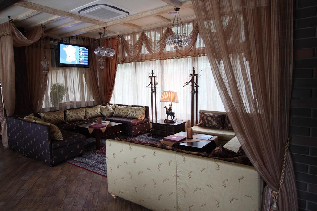 Park-Hotel Butenko Stable Protsev Extérieur photo