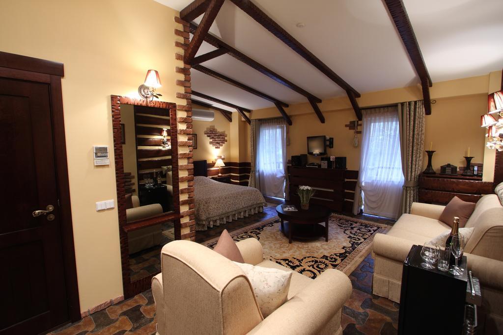 Park-Hotel Butenko Stable Protsev Extérieur photo